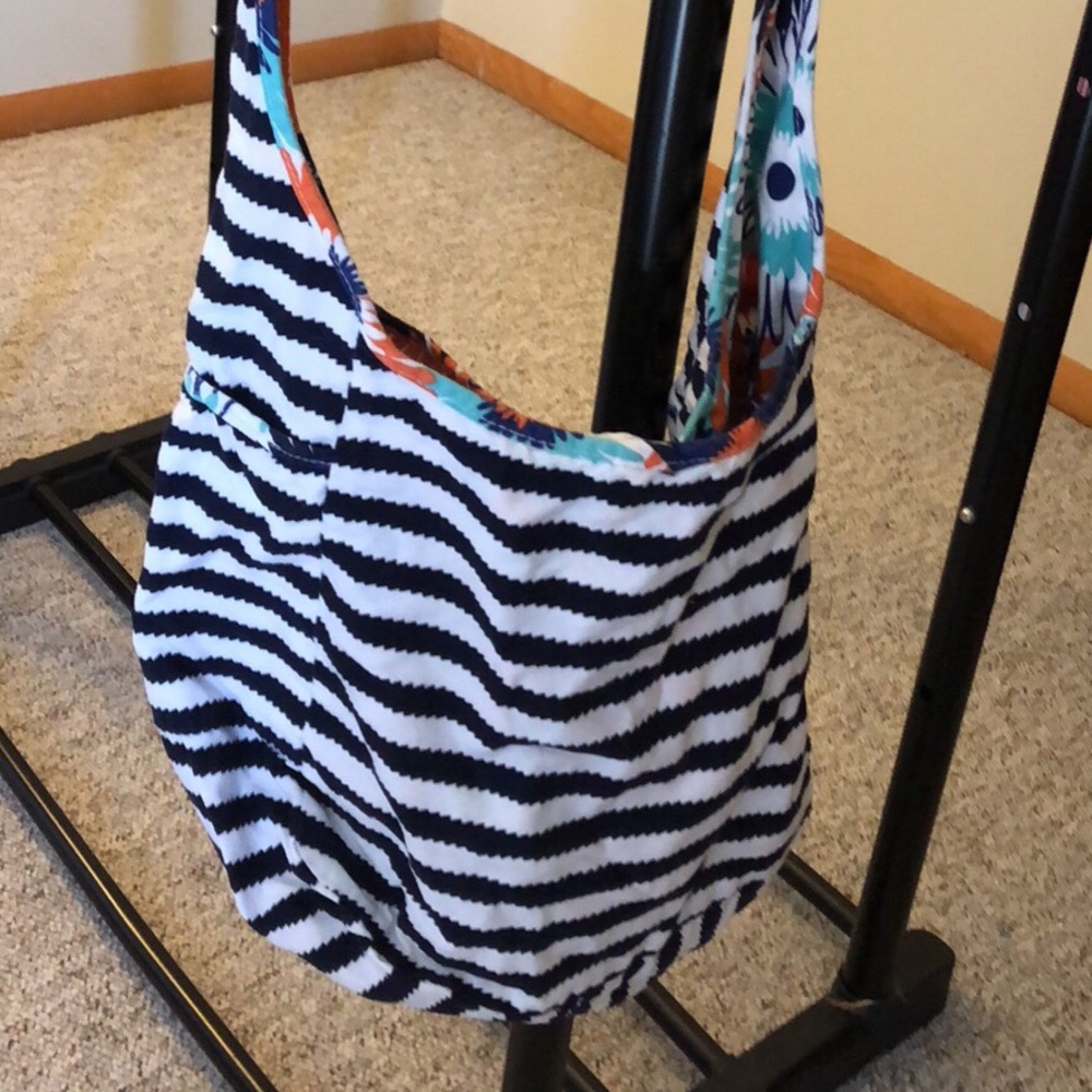 Reversible crossbody